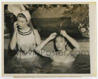 8s781 SIGN OF THE PAGAN 7.25x9 news photo '54 Corbett & Rita Gam rinse off after bathing scene!