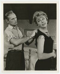 8s931 TUNNEL OF LOVE deluxe 8x10 still '58 Richard Widmark helps pretty Doris Day with her zipper!