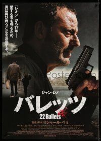8t683 22 BULLETS Japanese 29x41 '10 L'immortel, cool close up image of Jean Reno with gun!