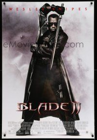 8w084 BLADE II DS 1sh '02 great image of Wesley Snipes in leather coat w/sword!