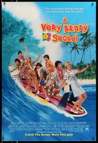 8w823 VERY BRADY SEQUEL advance 1sh '96 Shelley Long, Gary Cole, Matheson, top cast surfing!