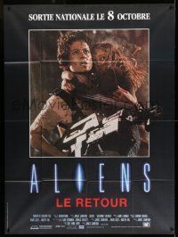 8y787 ALIENS advance French 1p '86 James Cameron, close up of Sigourney Weaver carrying little girl!
