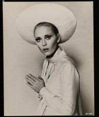 9a269 FAYE DUNAWAY 18 8x10 stills '70s-80s cool portraits of the star from a variety of roles!