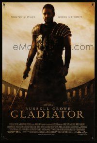 9c263 GLADIATOR int'l DS 1sh '00 Ridley Scott, cool image of Russell Crowe in the Coliseum!
