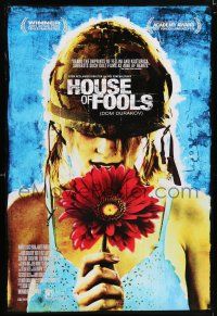 9c336 HOUSE OF FOOLS 1sh '02 Dom durakov, cool art of girl in soldier's helmet w/flower!