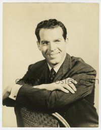 9d167 FRED MACMURRAY deluxe 10x13 still '30s head & shoulders smiling portrait sitting in chair!