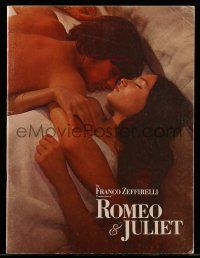 9d921 ROMEO & JULIET souvenir program book '69 Franco Zeffirelli's version of Shakespeare's play!