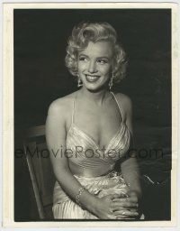 9d202 MARILYN MONROE 11x14 still '50s incredible seated smiling porait in sexy evening gown!