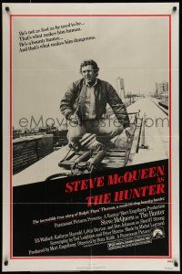 9f401 HUNTER 1sh '80 great image of bounty hunter Steve McQueen!