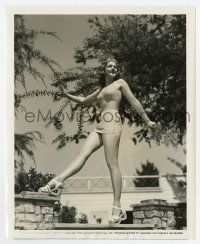 9h096 ANNE GWYNNE 8.25x10 still '43 the sexy Texas redhead in swimsuit, We've Never Been Licked!