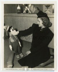 9h479 IRENE HERVEY 8x10 still '39 she got her son a stuffed Goofy doll for Christmas!