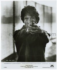 9h600 MARATHON MAN 8x9.75 still '76 best c/u of Dustin Hoffman with gun, John Schlesinger classic!