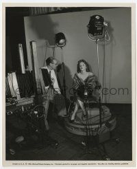 9h723 PIPER LAURIE/RAY JONES 8.25x10 still '53 the Universal photographer & the sexy actress!