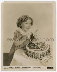 9h819 SHIRLEY TEMPLE 8x10.25 still '35 great c/u of the cute child star cutting her birthday cake!