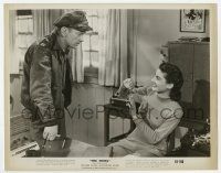 9h912 THING 8x10.25 still '51 Margaret Sheridan laughs at Kenneth Tobey, who is being serious!