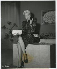 9h549 LESLIE BROOKS 7.75x9.5 still '48 the sexy blonde as the beautiful but dumb secretary!
