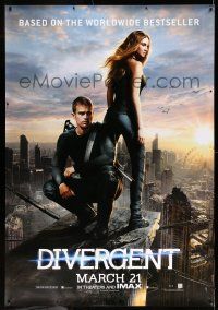 9j437 DIVERGENT DS bus stop '14 cool image of sexy Shailene Woodley, Theo James!
