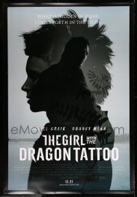 9j439 GIRL WITH THE DRAGON TATTOO advance DS bus stop '11 Daniel Craig, sexy Rooney Mara!