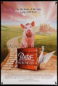 9k063 BABE PIG IN THE CITY DS 1sh '98 cute image of director George Miller's talking pig!