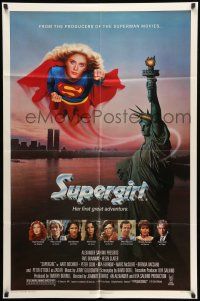 9p806 SUPERGIRL 1sh '84 super Helen Slater in costume flying over Statue of Liberty!