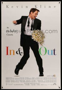 9w349 IN & OUT 1sh '97 Frank Oz, great image of Kevin Kline dancing w/flowers!