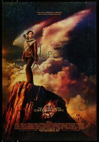 1k337 HUNGER GAMES: CATCHING FIRE advance DS 1sh '13 image of Jennifer Lawrence standing on cliff!