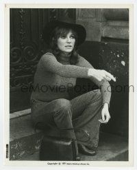 1m150 BELIEVE IN ME 8x10.25 still '71 close up of Jacqueline Bisset sitting on stairs & pointing!