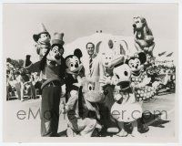 1m154 BEST OF DISNEY 50 YEARS OF MAGIC TV 8x10 still '91 Michael Eisner w/ all the top characters!