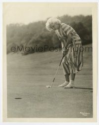 1m527 JEAN HARLOW 8x10.25 still '30s the sexy Hollywood legend spends her day at the golf course!