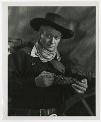 1m758 RED RIVER 8.25x10 still '48 great close up of cowboy John Wayne eating a plate of beans!