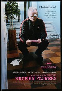 2c137 BROKEN FLOWERS DS 1sh '05 Jim Jarmusch, Bill Murray reads a letter while squatting!