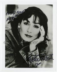 2d0954 ANJELICA HUSTON signed 8x10 REPRO still '90s close portrait leaning her head on her hand!