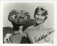 2d1000 DEE WALLACE signed 8x10 REPRO still '90s great candid portrait with her arm around E.T.!