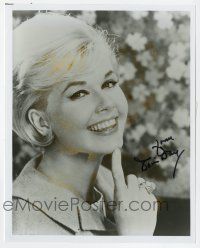 2d0742 DORIS DAY signed 8x10 REPRO still '80s smiling portrait of the pretty Hollywood legend!