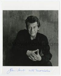 2d1060 JOHN HURT signed 8x10 REPRO still '90s great seated close up of the Hollywood star!