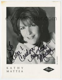 2d0378 KATHY MATTEA signed 8.5x11 publicity still '90s great portrait of the country music singer!