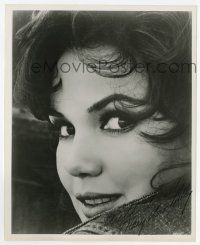 2d1100 MARY ANN MOBLEY signed 8.25x10 REPRO still '80s beautiful brunette looking over her shoulder!