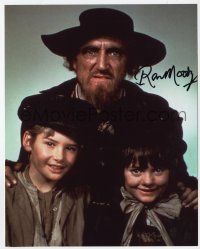 2d0895 RON MOODY signed color 8x10 REPRO still '80s in costume w/Mark Lester & Jack Wild in Oliver!