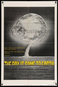 2m564 DAY IT CAME TO EARTH 1sh '77 cool artwork of monster arm grabbing the planet!