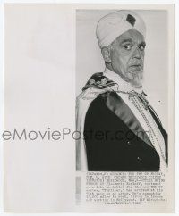 2m196 BORIS KARLOFF 8.25x10 news photo '60 appearing in TV's Thriller, commuting from London!