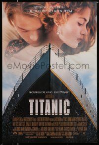 2r775 TITANIC DS 1sh '97 Leonardo DiCaprio, Kate Winslet, directed by James Cameron!