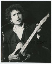 2s146 BOB DYLAN music 8x10 still '74 playing his guitar for 28,000 fans at Coliseum Arena!
