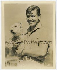 2s218 CLARK GABLE 8x10.25 still '40s every dog that walks on the set is a friend to the star!