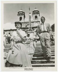 2s765 ROMAN HOLIDAY 8x10.25 still '53 Gregory Peck watches pretty Audrey Hepburn eating ice cream!
