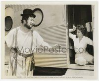 2s837 SPARTACUS candid 8.25x10 still '60 Jean Simmons laughs at Ustinov in costume w/ bowler hat!