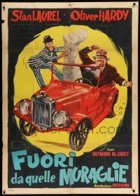3p618 FUORI DA QUELLE MURAGLIE Italian 1p R58 great different art of Laurel & Hardy in car!