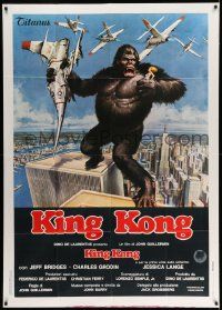 3p672 KING KONG Italian 1p '76 John Berkey art of BIG Ape on the Twin Towers in New York City!