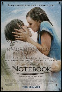 3s294 NOTEBOOK advance DS 1sh '04 romantic close up of Ryan Gosling & Rachel McAdams in rain!