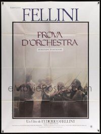 3y881 ORCHESTRA REHEARSAL French 1p '79 Federico Fellini's Prova d'orchestra, image of violinists!