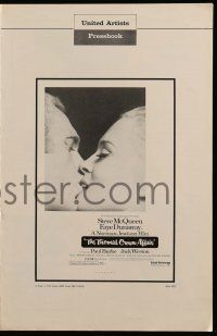 3y043 THOMAS CROWN AFFAIR pressbook '68 c/u of Steve McQueen kissing sexy Faye Dunaway!